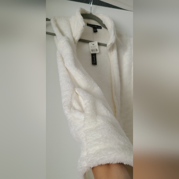 French Laundry Soft White Fleece Zip Up Collared Vest with Pockets - Picture 2 of 4